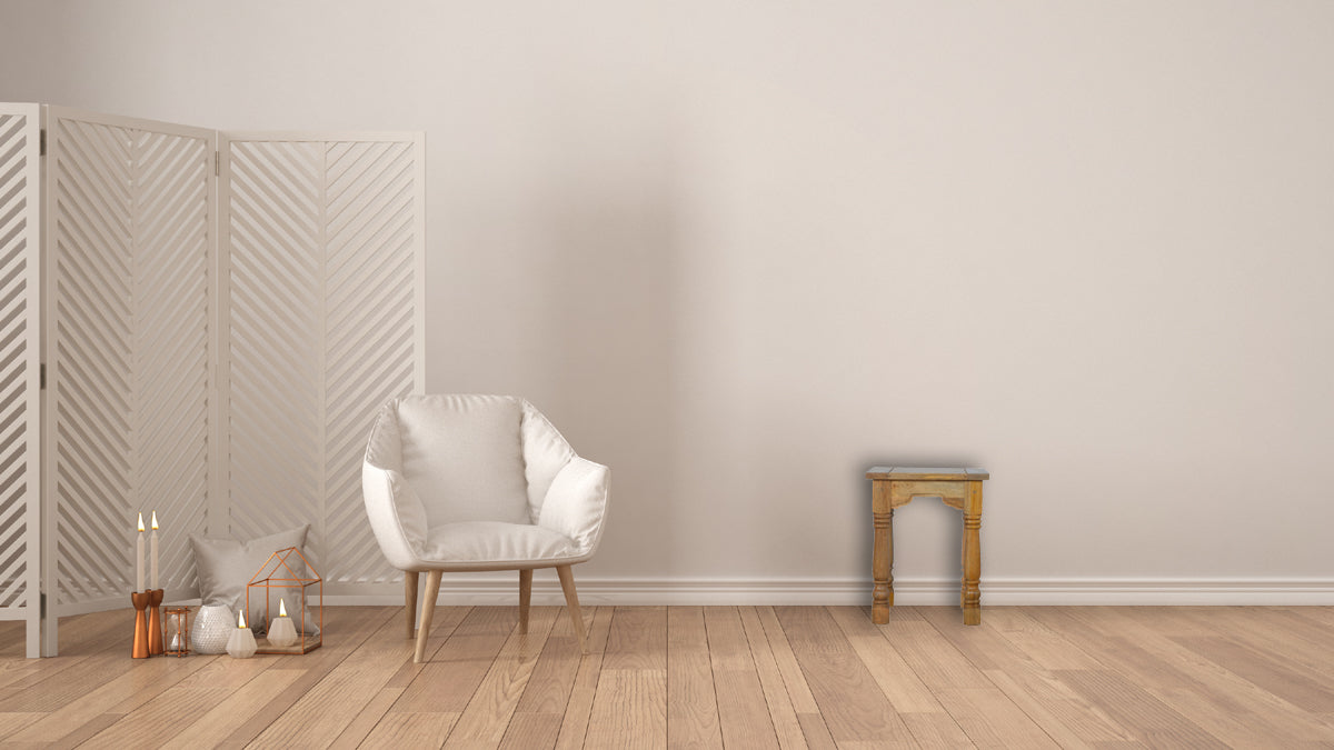 End Table with Turned Legs Accent Piece