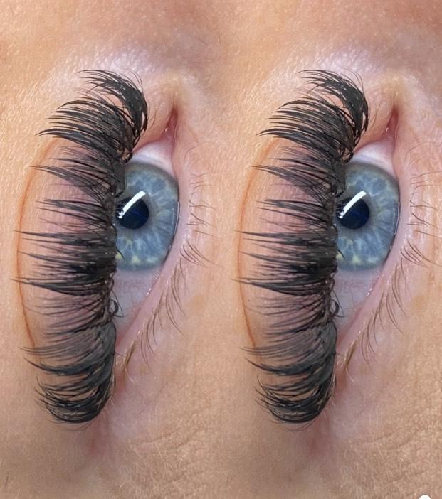 Sample Anime Feather Lash Tray